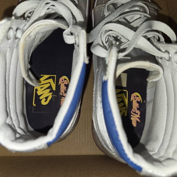 GUC VANS X SAILOR MOON LIMITED EDITION SHOES (6) - Picture 8 of 8